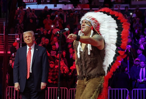 Ông Trump mít tinh mừng chiến thắng, tỉ phú Musk muốn làm cho Mỹ hùng mạnh 'mãi mãi' - Ảnh 1.