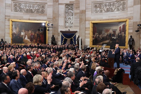 Ông Trump phát biểu tự tin 'giải phóng nước Mỹ khỏi sự tồi tệ' - Ảnh 3. Ông Trump phát biểu tự tin 'giải phóng nước Mỹ khỏi sự tồi tệ' - Ảnh 4.