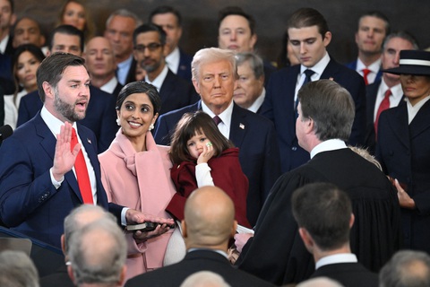 Chùm ảnh: Những khoảnh khắc quanh lễ tuyên thệ nhậm chức Tổng thống Mỹ của ông Trump - Ảnh 4. Những hình ảnh khắc ghi lễ tuyên thệ nhậm chức của Tổng thống Trump - Ảnh 4.