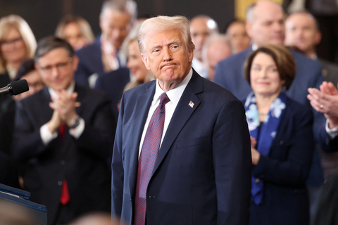 Ông Trump phát biểu tự tin 'giải phóng nước Mỹ khỏi sự tồi tệ' - Ảnh 2. Ông Trump phát biểu tự tin 'giải phóng nước Mỹ khỏi sự tồi tệ' - Ảnh 3.