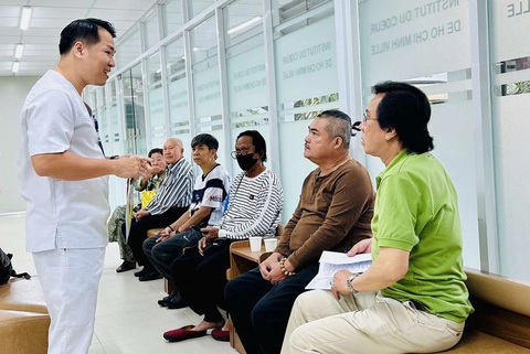 Nghệ sĩ Kim Cương kết nối cho nghệ sĩ, công nhân hậu đài khó khăn khám tầm soát tim mạch miễn phí - Ảnh 1. Nghệ sĩ Kim Cương kết nối cho nghệ sĩ, công nhân hậu đài khó khăn khám tầm soát tim mạch miễn phí - Ảnh 1.