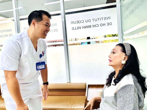 Nghệ sĩ Kim Cương kết nối cho nghệ sĩ, công nhân hậu đài khó khăn khám tầm soát tim mạch miễn phí - Ảnh 2. Nghệ sĩ Kim Cương đưa nghệ sĩ, công nhân hậu đài khó khăn đi khám tầm soát tim mạch miễn phí - Ảnh 2.