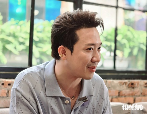 Trấn Thành: 'Phụ nữ đẹp có đặc quyền, được ưu tiên nên hình như hơi ỷ lại' - Ảnh 1. Trấn Thành: 'Phụ nữ đẹp có đặc quyền, được ưu tiên nên hình như hơi ỷ lại' - Ảnh 1.
