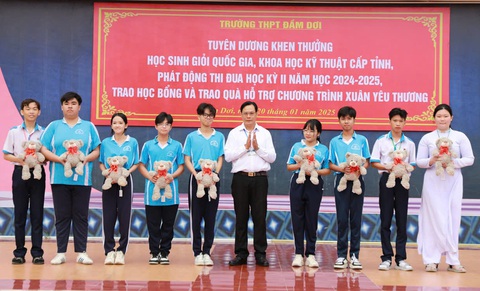 Kỳ thi học sinh giỏi quốc gia THPT: Giải mã hiện tượng trường thường - Ảnh 2. Kỳ thi học sinh giỏi quốc gia THPT: Giải mã hiện tượng trường thường - Ảnh 2.