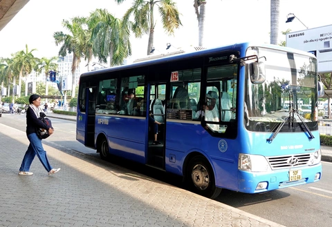 Đi xe buýt từ sân bay Tân Sơn Nhất lộ trình ra sao? - Ảnh 1. Đi xe buýt từ sân bay Tân Sơn Nhất lộ trình ra sao? - Ảnh 1.