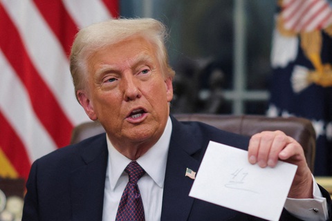 Ông Trump tiết lộ ông Biden để lại lá thư truyền cảm hứng - Ảnh 1. Ông Trump hé lộ nội dung lá thư 'số 47' ông Biden để lại - Ảnh 1.