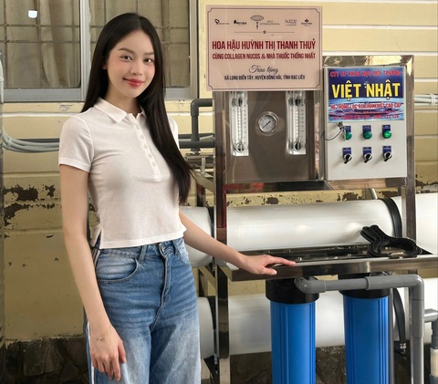 Hoa hậu Thanh Thủy tặng máy lọc nước, mở rộng dự án nước sạch - Ảnh 1. Hoa hậu Thanh Thủy tặng máy lọc nước, mở rộng dự án nước sạch - Ảnh 1.