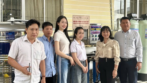 Hoa hậu Thanh Thủy tặng máy lọc nước, mở rộng dự án nước sạch - Ảnh 2. Hoa hậu Thanh Thủy tặng máy lọc nước, mở rộng dự án nước sạch - Ảnh 2.
