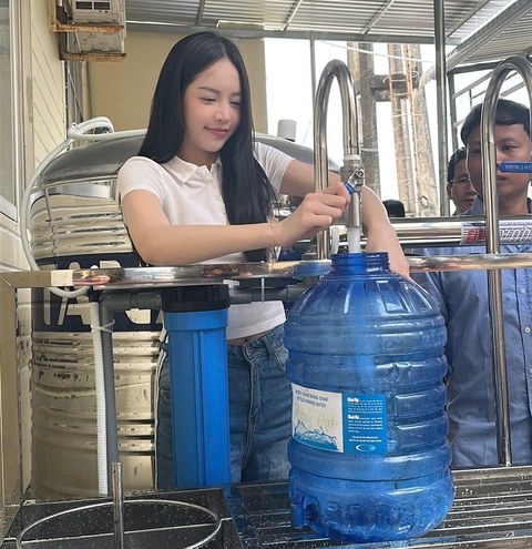 Hoa hậu Thanh Thủy tặng máy lọc nước, mở rộng dự án nước sạch - Ảnh 3. Hoa hậu Thanh Thủy tặng máy lọc nước ở Bạc Liêu, mở rộng dự án nước sạch - Ảnh 3.