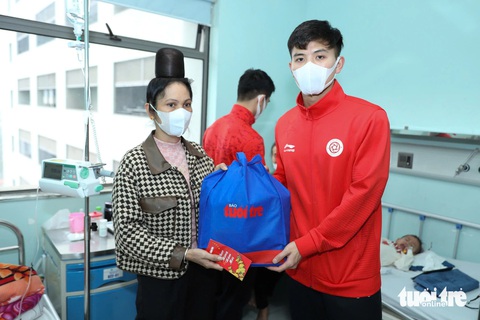 ‘Mong bệnh nhi ung thư có thêm sức mạnh chiến đấu với bệnh tật’ - Ảnh 2. ‘Mong bệnh nhi ung thư có thêm sức mạnh chiến đấu với bệnh tật’ - Ảnh 2.