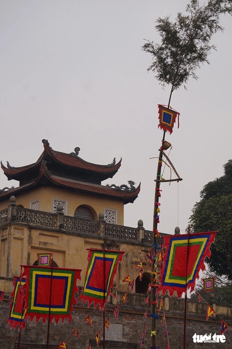 Độc đáo nghi lễ đổi gác, dựng cây nêu, thả cá chép ở kinh thành Thăng Long xưa - Ảnh 5. Tái hiện đổi gác, dựng cây nêu, thả cá chép ở kinh thành Thăng Long xưa - Ảnh 8.