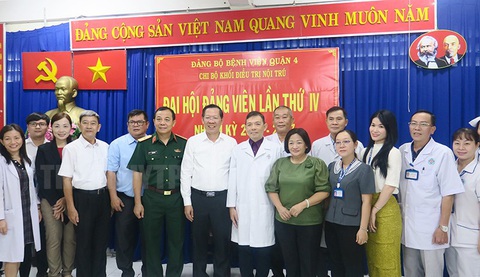 Chủ tịch Phan Văn Mãi thăm, chúc Tết các cá nhân, đơn vị - Ảnh 3.