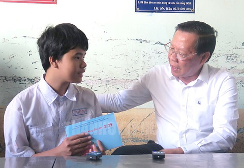 Chủ tịch Phan Văn Mãi thăm, chúc Tết các cá nhân, đơn vị - Ảnh 4.