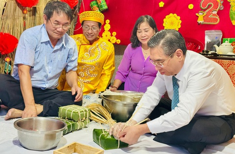 Tết về với từng hẻm nhỏ - Ảnh 3. Tết về với từng hẻm nhỏ - Ảnh 4.