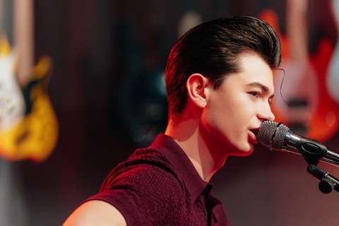 Nam thần Anh Quốc Elliot James Reay siêu ghiền Việt Nam, tổ chức 2 showcase cho riêng fan Việt - Ảnh 1. Elliot James Reay tổ chức 2 showcase cho riêng fan Việt - Ảnh 1.