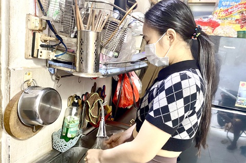 Chộn rộn giúp việc nhà cuối năm - Ảnh 1. Chộn rộn giúp việc nhà cuối năm - Ảnh 1.