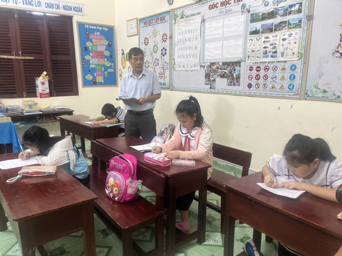 Dạy trẻ giữa trùng khơi - Ảnh 4. Dạy trẻ giữa trùng khơi - Ảnh 3.