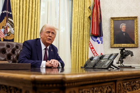 Ông Trump nghĩ Mỹ không nên chi tiền cho NATO - Ảnh 1. Ông Trump lại gây sốc cho NATO: Mỹ không nên góp tiền vô lý - Ảnh 1.