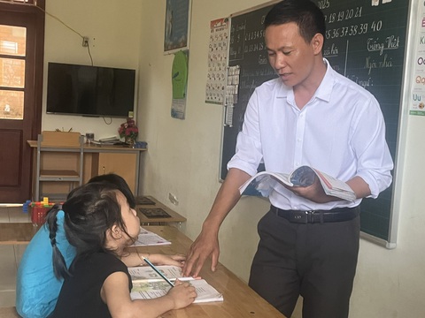 Dạy trẻ giữa trùng khơi - Ảnh 3. Dạy trẻ giữa trùng khơi - Ảnh 2.