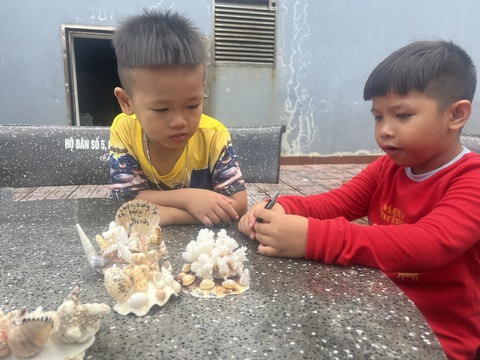 Dạy trẻ giữa trùng khơi - Ảnh 5. Dạy trẻ giữa trùng khơi - Ảnh 3.