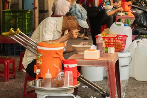 Ấm lòng những suất ăn 0 đồng, những suất ăn bán nới những ngày cận Tết - Ảnh 2. Ấm lòng những suất ăn 0 đồng, những suất ăn bán nới những ngày cận Tết - Ảnh 2.