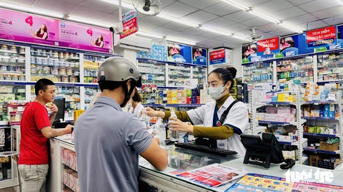 Bán thuốc Tây minh bạch giá, doanh nghiệp thu về cả tỉ đô - Ảnh 1.