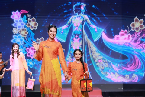 Hoa hậu Ngọc Hân mang bộ sưu tập mới tới Gala chào xuân Hà Nội trong mắt ta - Ảnh 5.