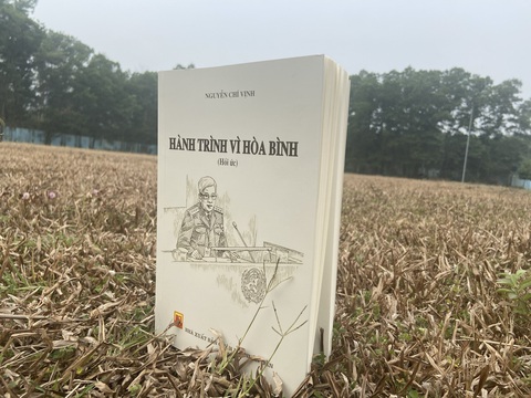 Cuốn sách cuối cùng của Thượng tướng Nguyễn Chí Vịnh - Ảnh 1. Cuốn sách cuối cùng của thượng tướng Nguyễn Chí Vịnh nhắc nhở về hòa bình - Ảnh 1.