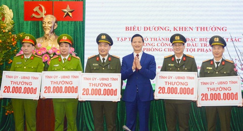 Vụ đường dây lừa đảo, giả danh công an lừa hơn 13.000 người: Bắc Ninh trao 'thưởng' nóng - Ảnh 1. Vụ đường dây lừa đảo, giả danh công an lừa hơn 13.000 người: Bắc Ninh trao 'thưởng' nóng - Ảnh 1.