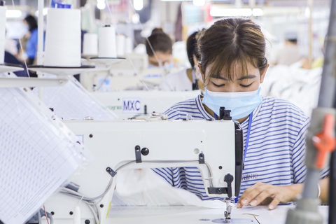 Hàng nghìn người làm việc xuyên Tết có thể nhận hơn 300% tiền lương - Ảnh 1. Hàng nghìn người làm việc xuyên Tết có thể nhận hơn 300% lương - Ảnh 1.