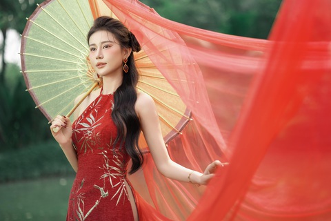 Cao Thùy Trang hoá nàng Xuân khoe sắc e ấp với áo dài, áo yếm - Ảnh 3.