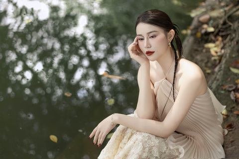 Cao Thùy Trang hoá nàng Xuân khoe sắc e ấp với áo dài, áo yếm - Ảnh 6.