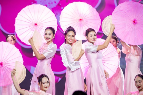 Dàn hoa hậu đình đám nhất cùng hội tụ trong Tết HTV - Ảnh 1. Dàn hoa hậu đình đám nhất cùng hội tụ trong Tết HTV - Ảnh 1.