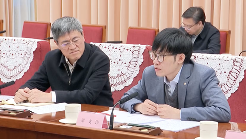 Chân dung người cha đẻ đứng sau sự trỗi dậy của DeepSeek - Ảnh 1. Chân dung người đứng sau sự trỗi dậy của DeepSeek - Ảnh 1.