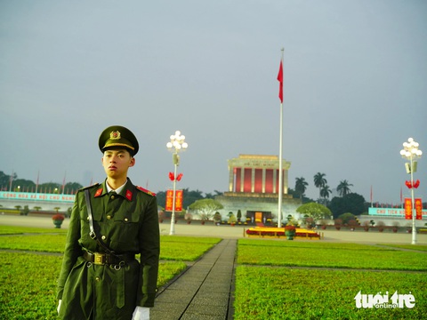 Thiêng liêng lễ chào cờ mùng 1 Tết trên Quảng trường Ba Đình - Ảnh 4. Thiêng liêng lễ chào cờ mùng 1 Tết trên Quảng trường Ba Đình - Ảnh 4.