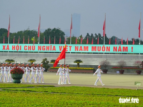 Thiêng liêng lễ chào cờ mùng 1 Tết trên Quảng trường Ba Đình - Ảnh 5. Thiêng liêng lễ chào cờ mùng 1 Tết trên Quảng trường Ba Đình - Ảnh 5.