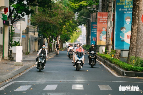 Mùng 1 Tết TP.HCM đường xá bình yên đến lạ - Ảnh 1. Mùng 1 Tết đường sá TP.HCM bình yên đến lạ - Ảnh 1.