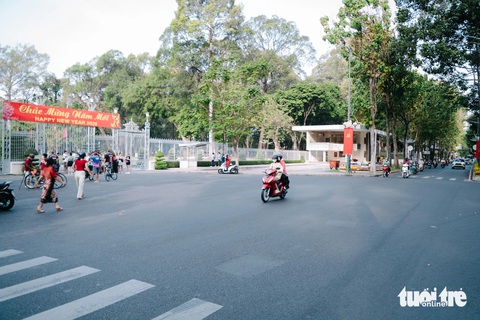 Mùng 1 Tết TP.HCM đường xá bình yên đến lạ - Ảnh 4. Mùng 1 Tết đường sá TP.HCM bình yên đến lạ - Ảnh 4.