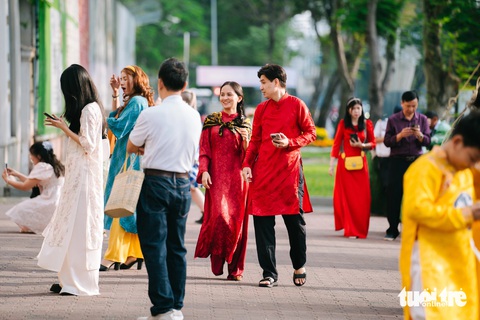 Mùng 1 Tết TP.HCM đường xá bình yên đến lạ - Ảnh 8. Mùng 1 Tết đường sá TP.HCM bình yên đến lạ - Ảnh 8.