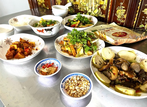 - Ảnh 2. Người nước ngoài diện áo dài, mê Tết Việt vì đâu đâu cũng rực rỡ sắc màu - Ảnh 28.