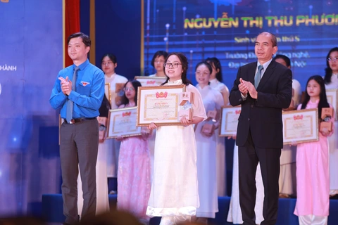 Học ngành thuộc thế mạnh của phái mạnh, nữ sinh tốt nghiệp thủ khoa - Ảnh 3. Học ngành thuộc thế mạnh của phái mạnh, nữ sinh tốt nghiệp thủ khoa - Ảnh 3.