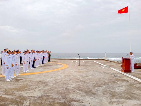 Xúc động lễ thượng cờ đầu năm tại quần đảo Trường Sa - Ảnh 3. Xúc động lễ thượng cờ đầu năm tại quần đảo Trường Sa - Ảnh 3.