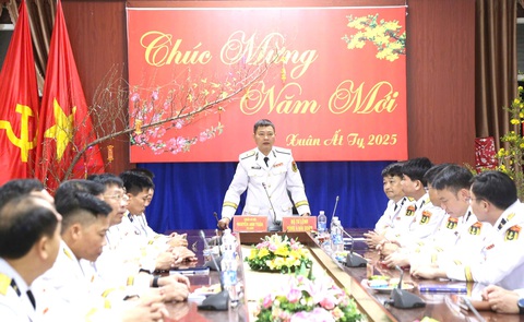 Vùng 4 Hải quân chúc Tết trực tuyến các đơn vị đang thực hiện nhiệm vụ trên biển - Ảnh 1. Chúc Tết trực tuyến các đơn vị đang thực hiện nhiệm vụ tại Trường Sa - Ảnh 1.