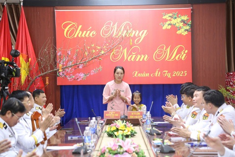 Vùng 4 Hải quân chúc Tết trực tuyến các đơn vị đang thực hiện nhiệm vụ trên biển - Ảnh 2. Chúc Tết trực tuyến các đơn vị đang thực hiện nhiệm vụ tại Trường Sa - Ảnh 2.