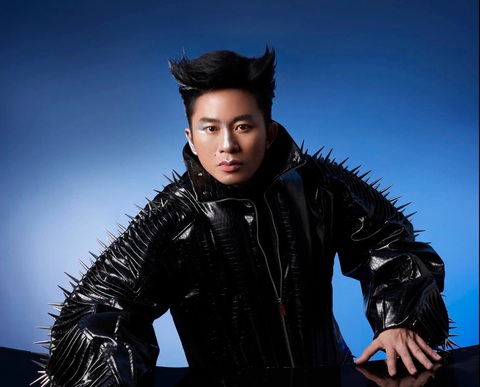 Tùng Dương diễn concert Sóng 25; Trào lưu tìm Hong Hee Joo của Khi điện thoại đổ chuông gây sốt - Ảnh 1. Tùng Dương diễn concert Sóng 25; Trào lưu tìm Hong Hee Joo của Khi điện thoại đổ chuông gây sốt - Ảnh 1.
