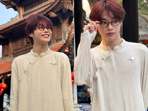 Hanbin rạng rỡ hái lộc đầu năm; Sơn Tùng M-TP ký tặng fan tại quê nhà khi đang gọt bưởi - Ảnh 1. Hanbin rạng rỡ hái lộc đầu năm; Sơn Tùng ký tặng fan khi đang gọt bưởi - Ảnh 1.