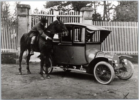 Ettore Bugatti - Sếp tuổi Tỵ ám ảnh với sự hoàn mỹ, tự làm chuồng gà vì ấm ức tăng giá trứng gà- Ảnh 8. Ettore Bugatti - Thiên tài làng xe tuổi Tỵ ám ảnh với sự hoàn mỹ - Ảnh 8.
