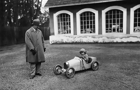 Ettore Bugatti - Sếp tuổi Tỵ ám ảnh với sự hoàn mỹ, tự làm chuồng gà vì ấm ức tăng giá trứng gà- Ảnh 7. Ettore Bugatti - Thiên tài làng xe tuổi Tỵ ám ảnh với sự hoàn mỹ - Ảnh 7.
