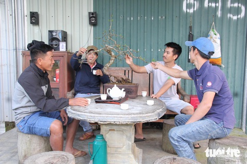 Tết không rượu bia, ba để sẵn ấm trà đợi khách - Ảnh 2.