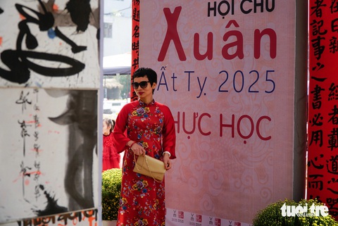 Mong năm mới bình an, tài lộc đến Hồ Văn xin chữ ông đồ - Ảnh 5. Đến Hồ Văn xin chữ ông đồ, mong năm mới bình an, tài lộc - Ảnh 5.
